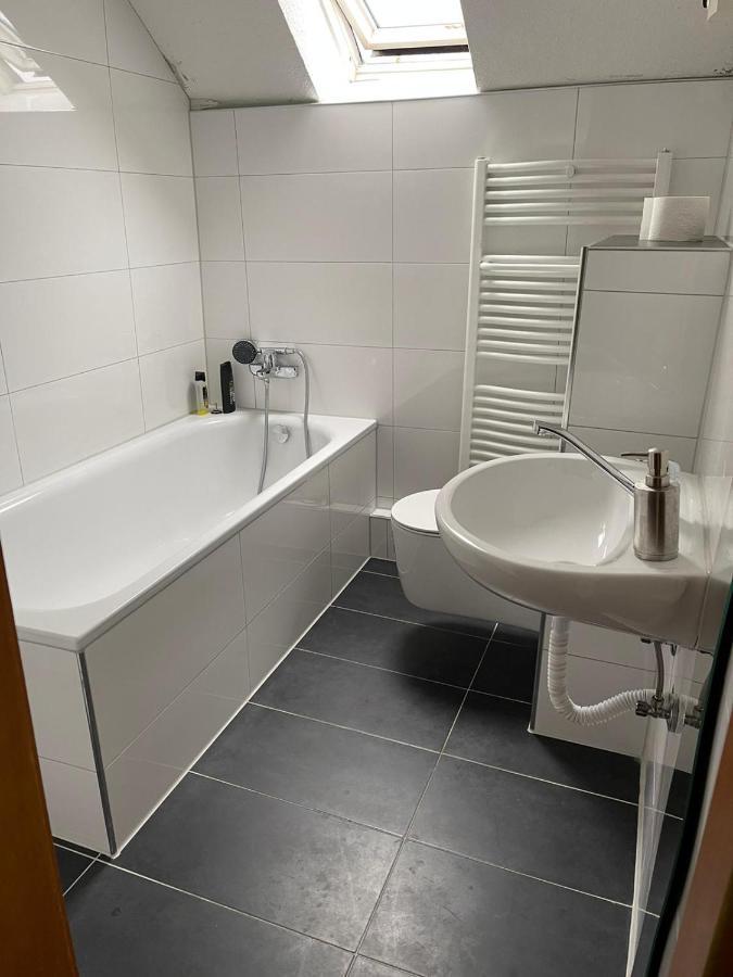 Apartment Bis Zu 8 Einzelbetten Stellplatz Wifi Essen Bagian luar foto